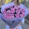 25 сиреневых гвоздик с лимониумом