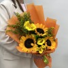 3 подсолнуха с желтыми каллами