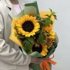 3 подсолнуха с яркой альстромерией