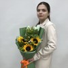 3 подсолнуха с ромашкой