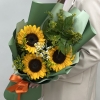 3 подсолнуха с ромашкой