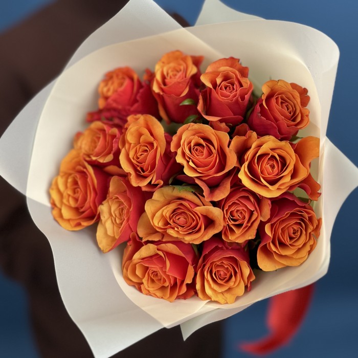 15 красно оранжевых роз Испания 40 см