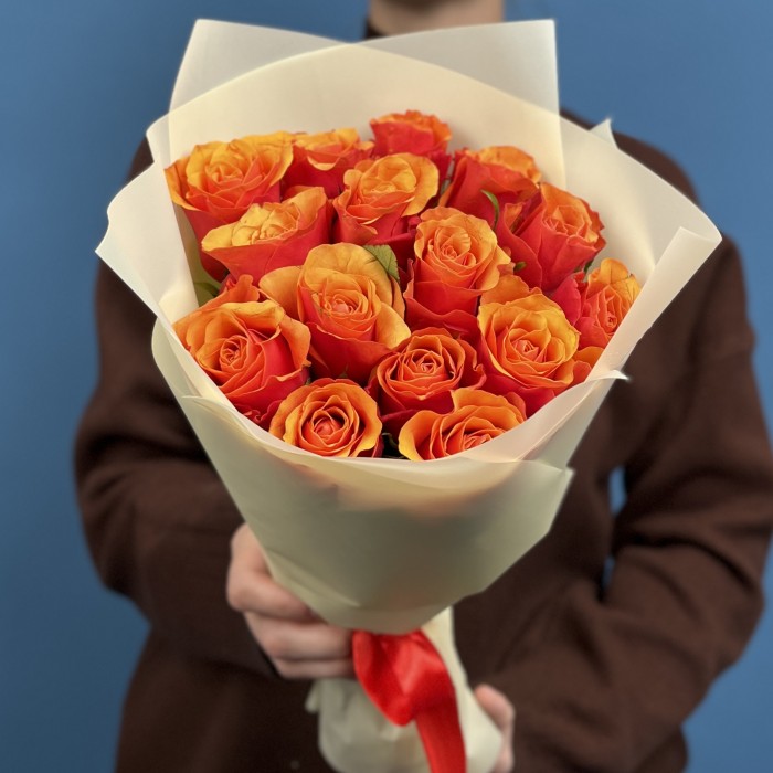 15 красно оранжевых роз Испания 40 см