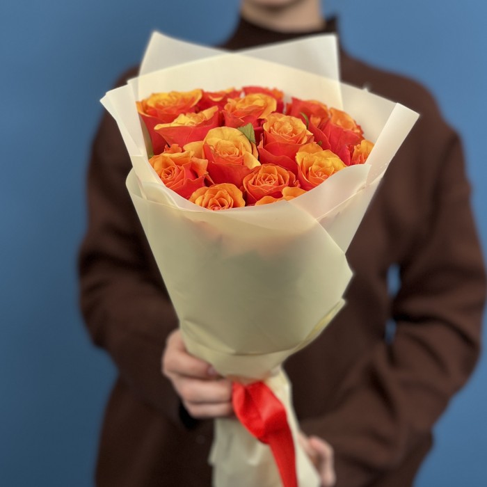 15 красно оранжевых роз Испания 40 см