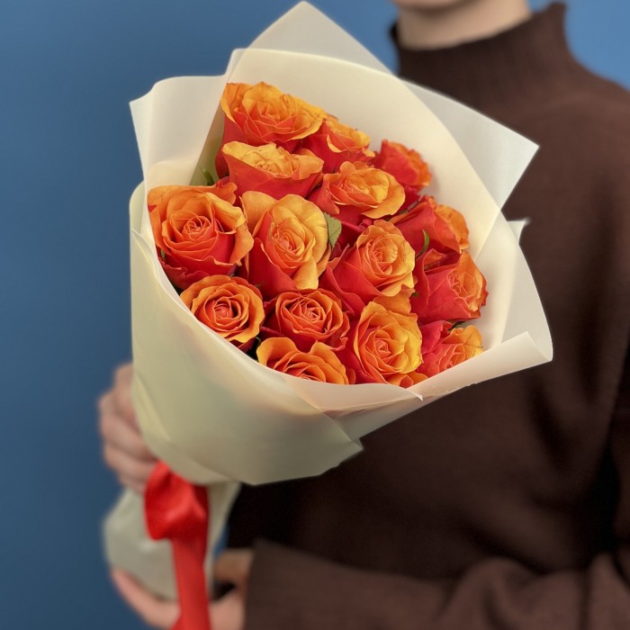 15 красно оранжевых роз Испания 40 см