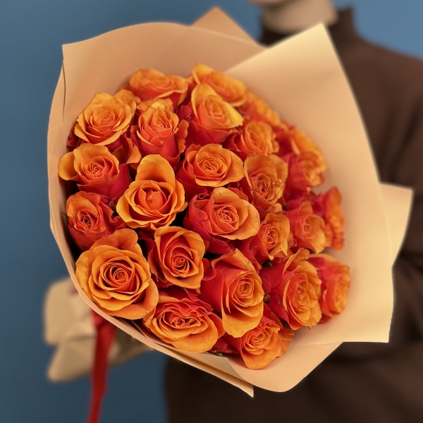 25 красно -оранжевых роз Испания 40 см