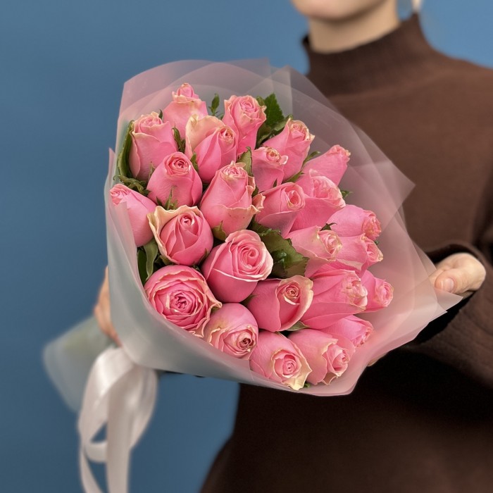 25 розовых роз Селеб 40 см