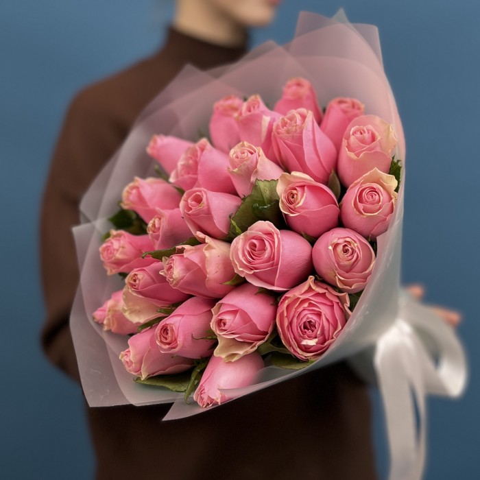 25 розовых роз Селеб 40 см