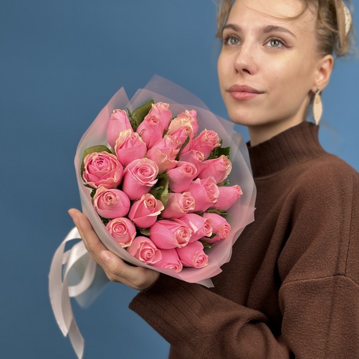 25 розовых роз Селеб 40 см