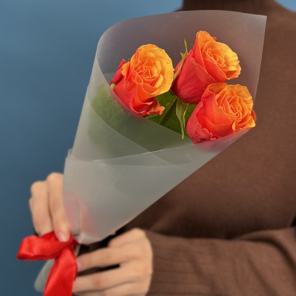 3 красно-оранжевые розы Испания 40 см