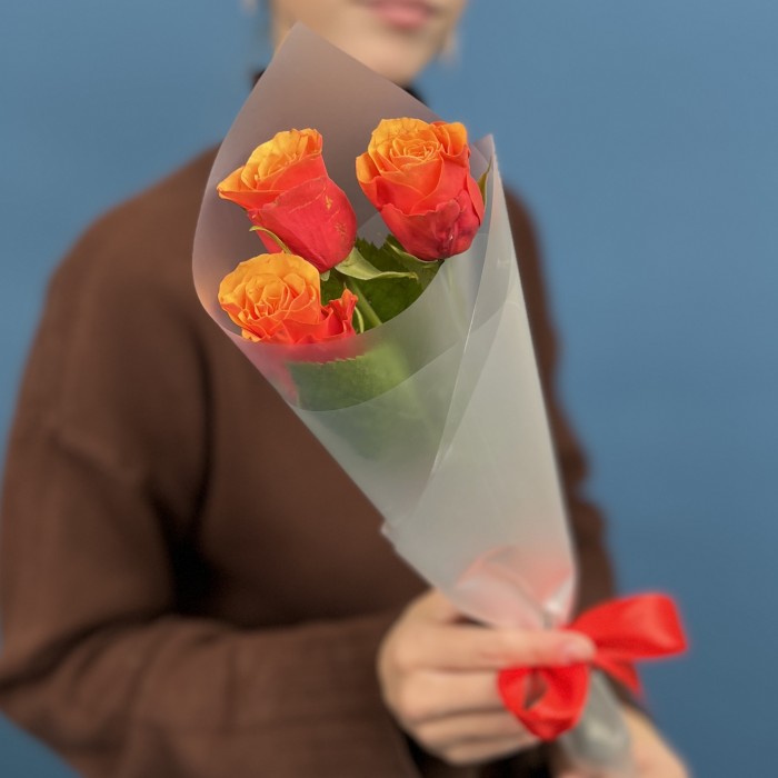 3 красно-оранжевые розы Испания 40 см