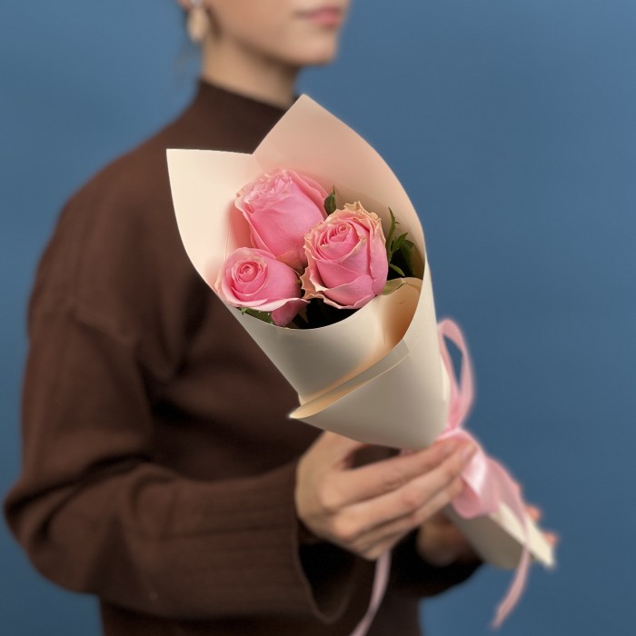 3 розовые розы Селеб 40 см