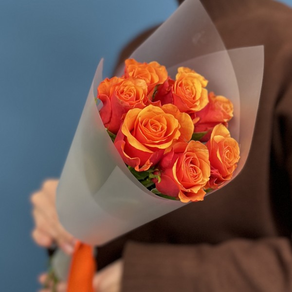 7 красно-оранжевых роз Испания 40 см