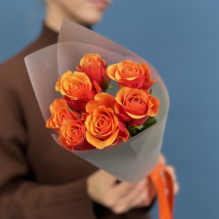 7 красно-оранжевых роз Испания 40 см