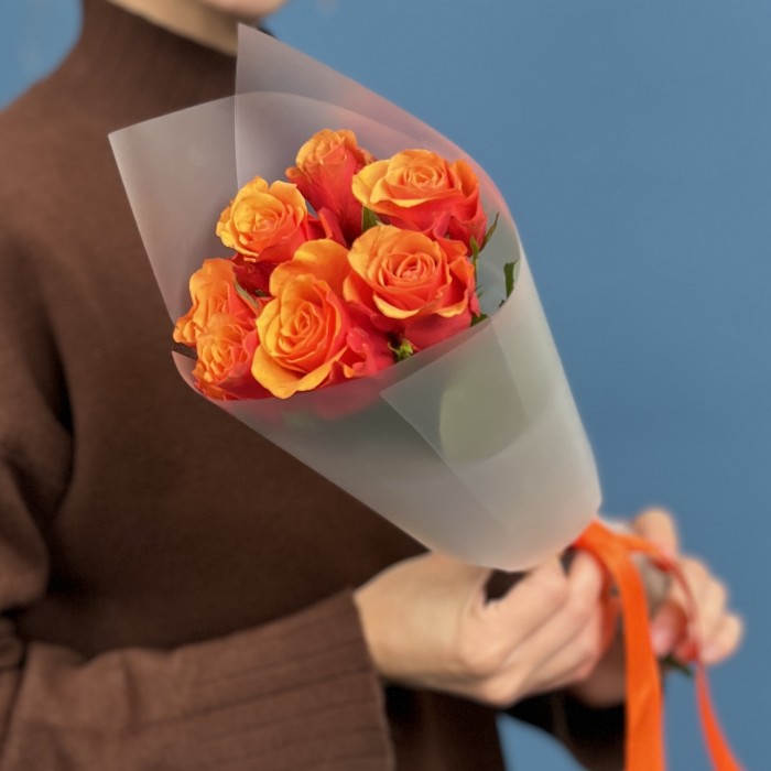 7 красно-оранжевых роз Испания 40 см