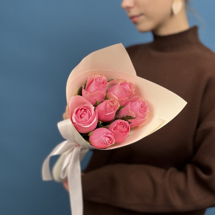 7 розовых роз Селеб 40 см