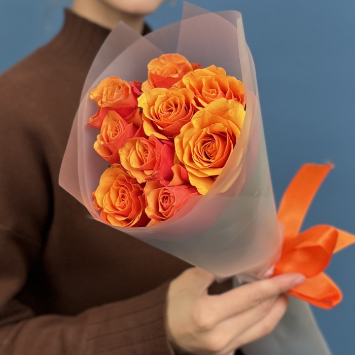 9 красно-оранжевых роз Испания 40 см