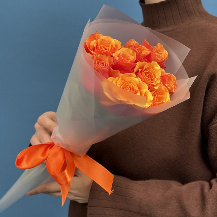 9 красно-оранжевых роз Испания 40 см