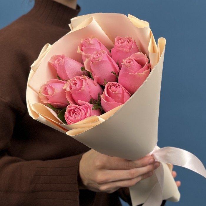 9 розовых роз Селеб 40 см