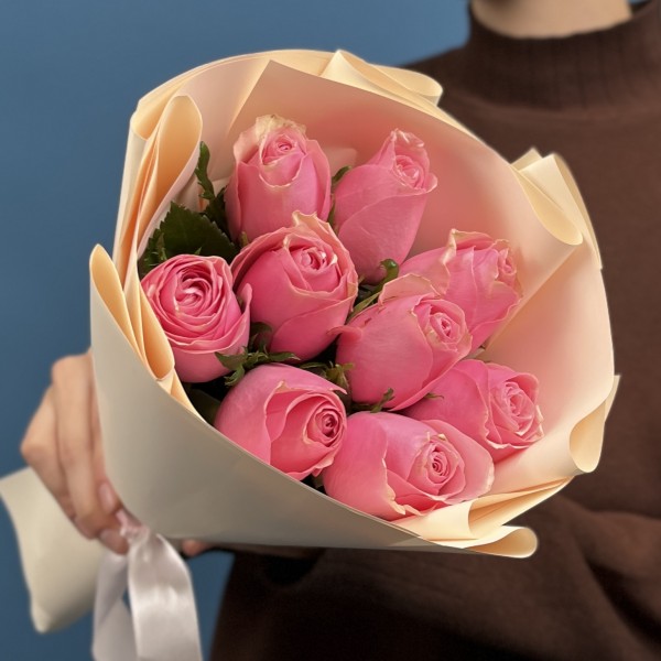 9 розовых роз Селеб 40 см