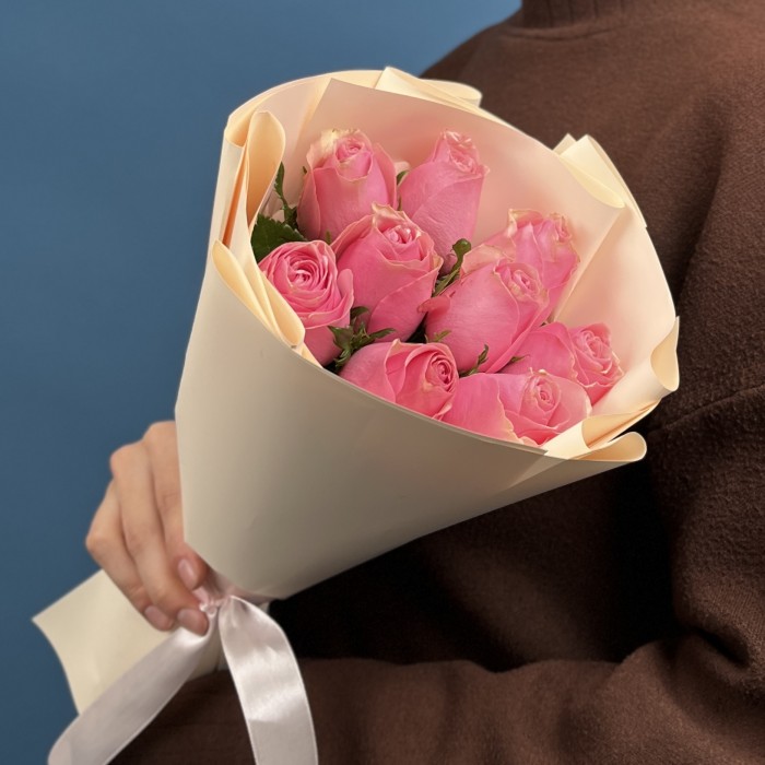 9 розовых роз Селеб 40 см