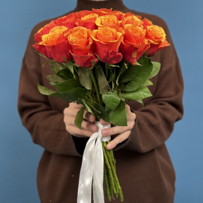 Красно-оранжевая роза Испания 40 см