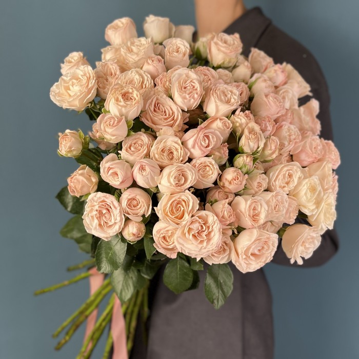 Кустовая пионовидная роза Бомбастик 60 см