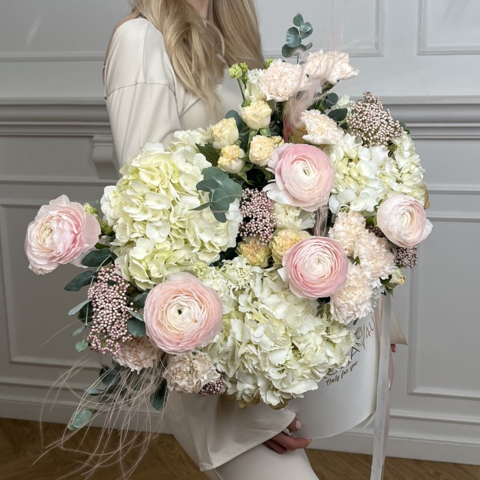 Авторская композиция в коробке Свет в сердце