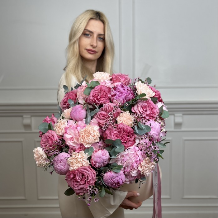 Авторская композиция в коробке Дары любви