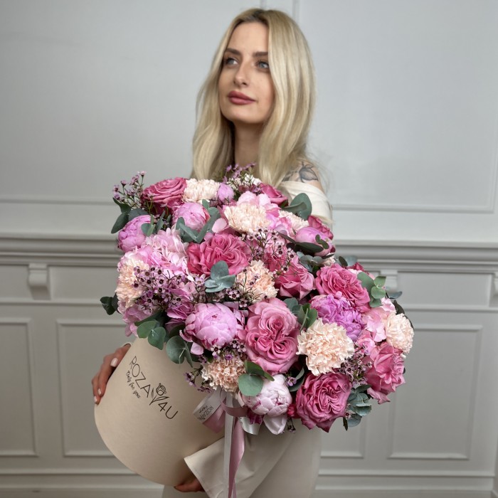 Авторская композиция в коробке Дары любви