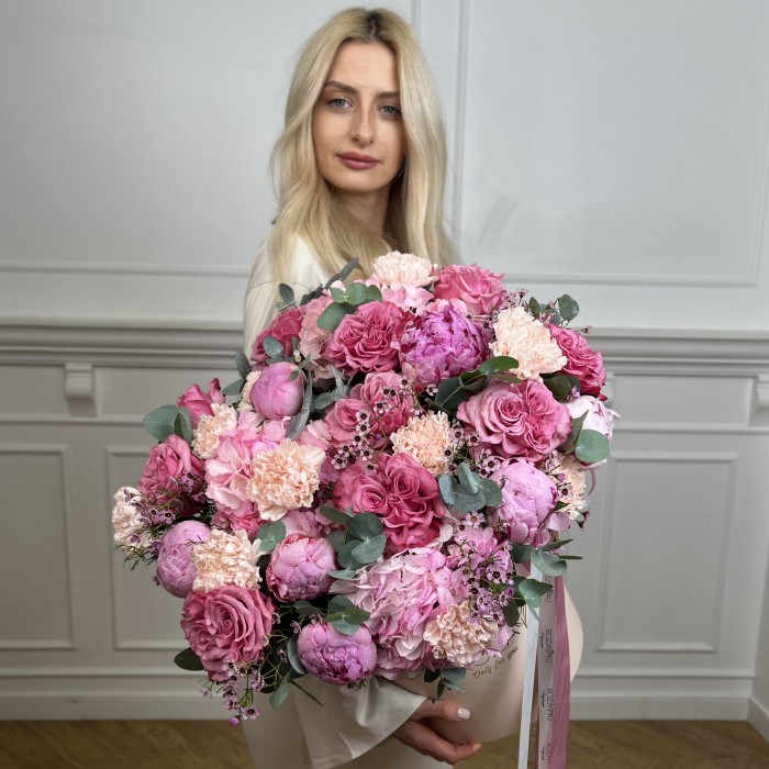 Авторская композиция в коробке Дары любви