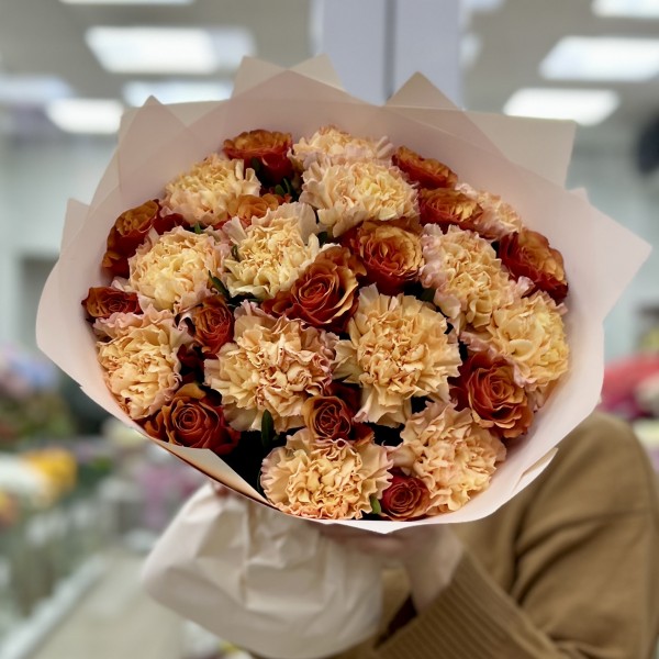 Оранжевый букет с розой и гвоздикой