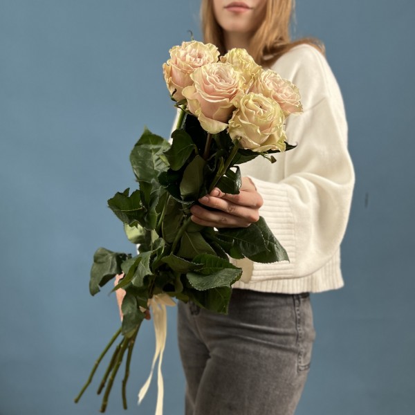 5 высоких роз Пинк Мондиаль 70 см