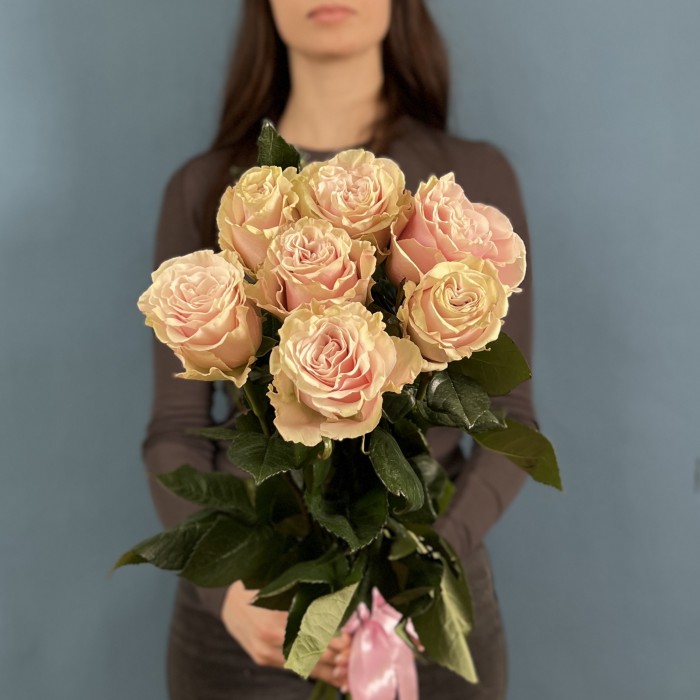 7 роз Пинк Мондиаль 70 см