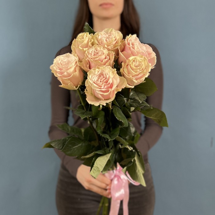 7 роз Пинк Мондиаль 70 см