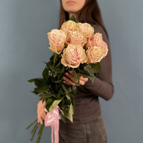 7 роз Пинк Мондиаль 70 см