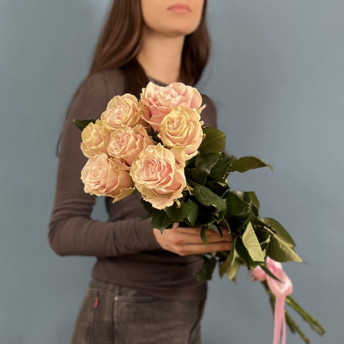 7 роз Пинк Мондиаль 70 см