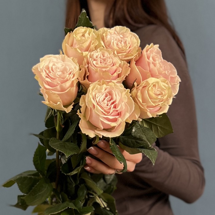 7 роз Пинк Мондиаль 70 см