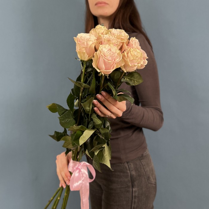 7 роз Пинк Мондиаль 70 см