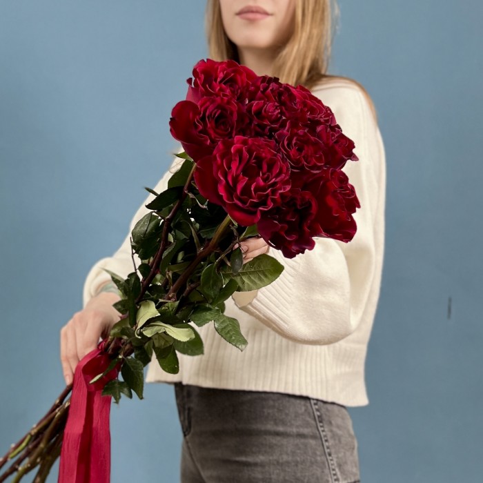 9 красных пионовидных роз Хартс 70 см