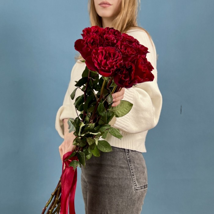 9 красных пионовидных роз Хартс 70 см