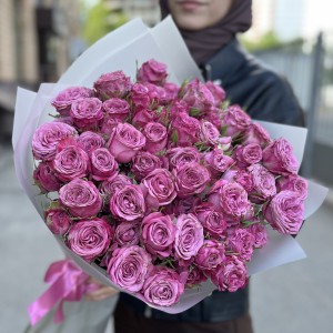 15 кустовых пионовидных роз Пурпл Куин 60 см