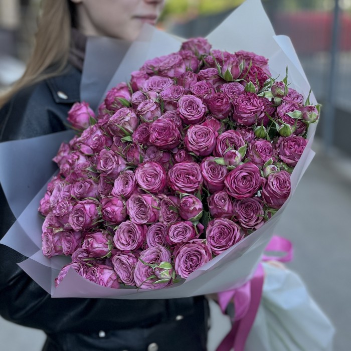 25 кустовых пионовидных роз Пурпл Куин 60 см