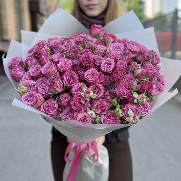 25 кустовых пионовидных роз Пурпл Куин 60 см