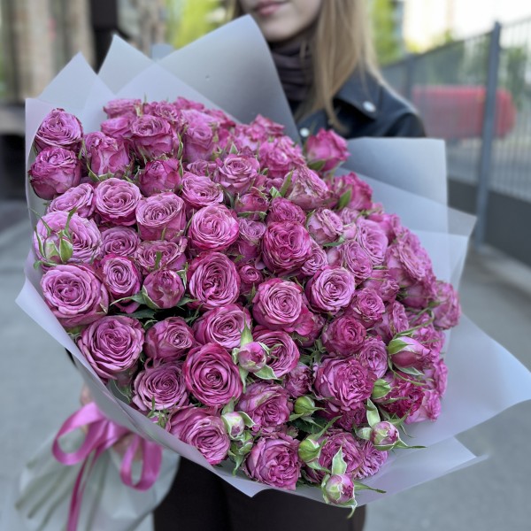 25 кустовых пионовидных роз Пурпл Куин 60 см