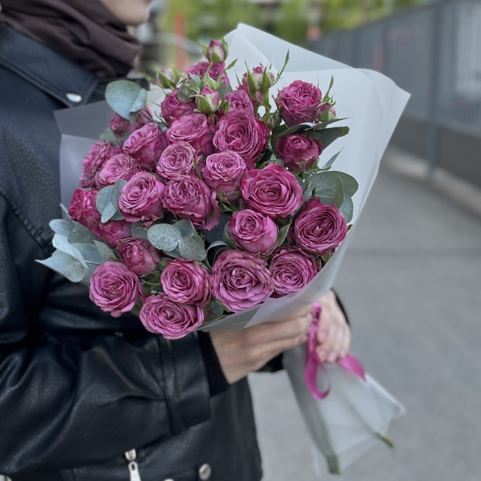 7 кустовых пионовидных роз Пурпл Куин 60 см