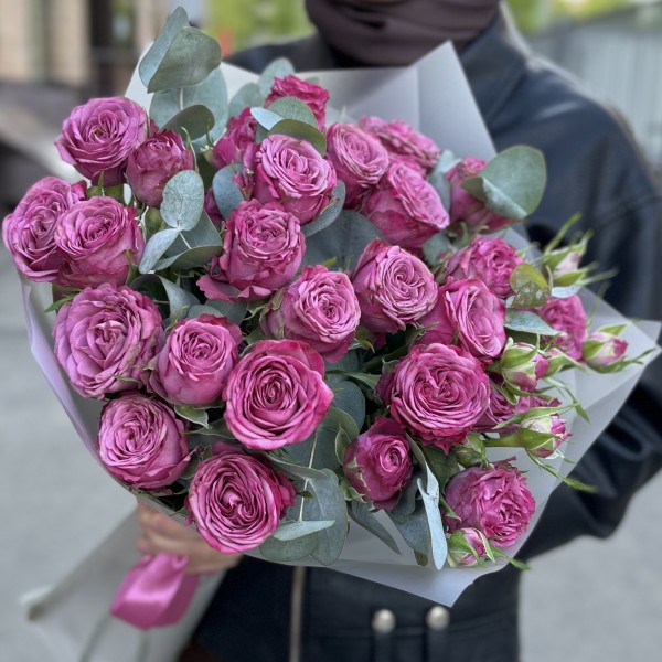 7 кустовых пионовидных роз Пурпл Куин 60 см