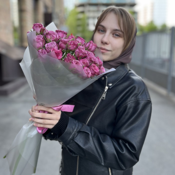 9 кустовых пионовидных роз Пурпл Куин 60 см