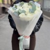 Букет из 15 белых роз Проуд с эвкалиптом