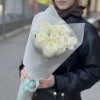 Букет из 9 белых роз Проуд 60 см